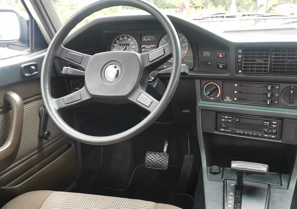 BMW Seria 5 cena 52900 przebieg: 128447, rok produkcji 1983 z Gdynia małe 742